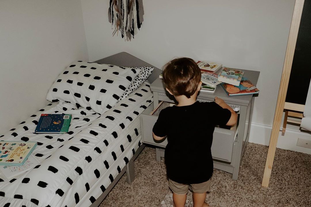 naNnaさま専用 Emerson Nightstand - Delta Children