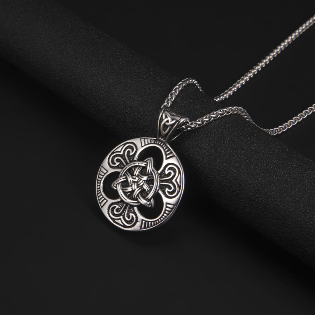 Triquetra, cultura celta, triquetra significado, viking, ragnar lothbrok, vikings, dark, música celta, amuleto, amuletos de proteção, corrente masculina, pingente masculino, pingente masculino prata, corrente masculina grossa, corrente de prata masculina com pingente, colar masculino prata, colar masculino, símbolo do infinito