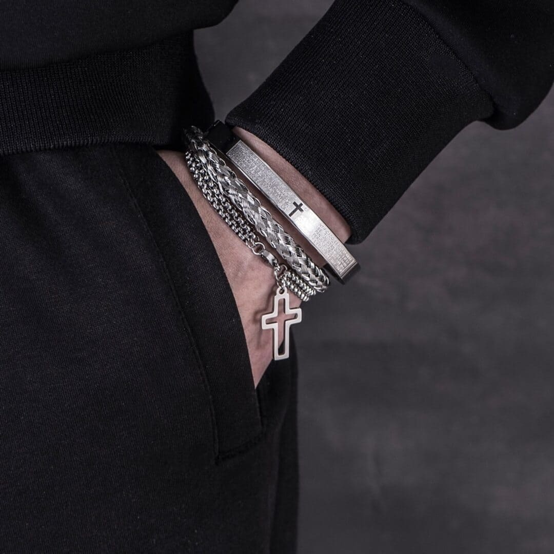 Pulseira Masculina em Aço Inoxidável – Signum Crucis; Pingente de Cruz – SANTO STILO Pulseira Masculina em Aço Inoxidável – Signum Crucis; Pingente de Cruz – SANTO STILO
