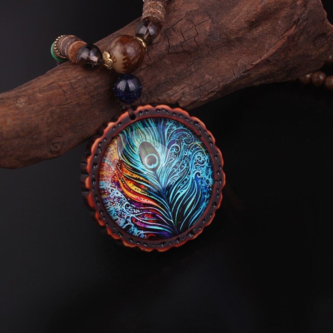 Colar Étnico Luz de Lótus – Sabedoria e Evolução Espiritual; Colar de Madeira; Colar de Pavão; Produto Unissex; SANTO STILO Colar Étnico Luz de Lótus – Sabedoria e Evolução Espiritual; Colar de Madeira; Colar de Pavão; Produto Unissex; SANTO STILO