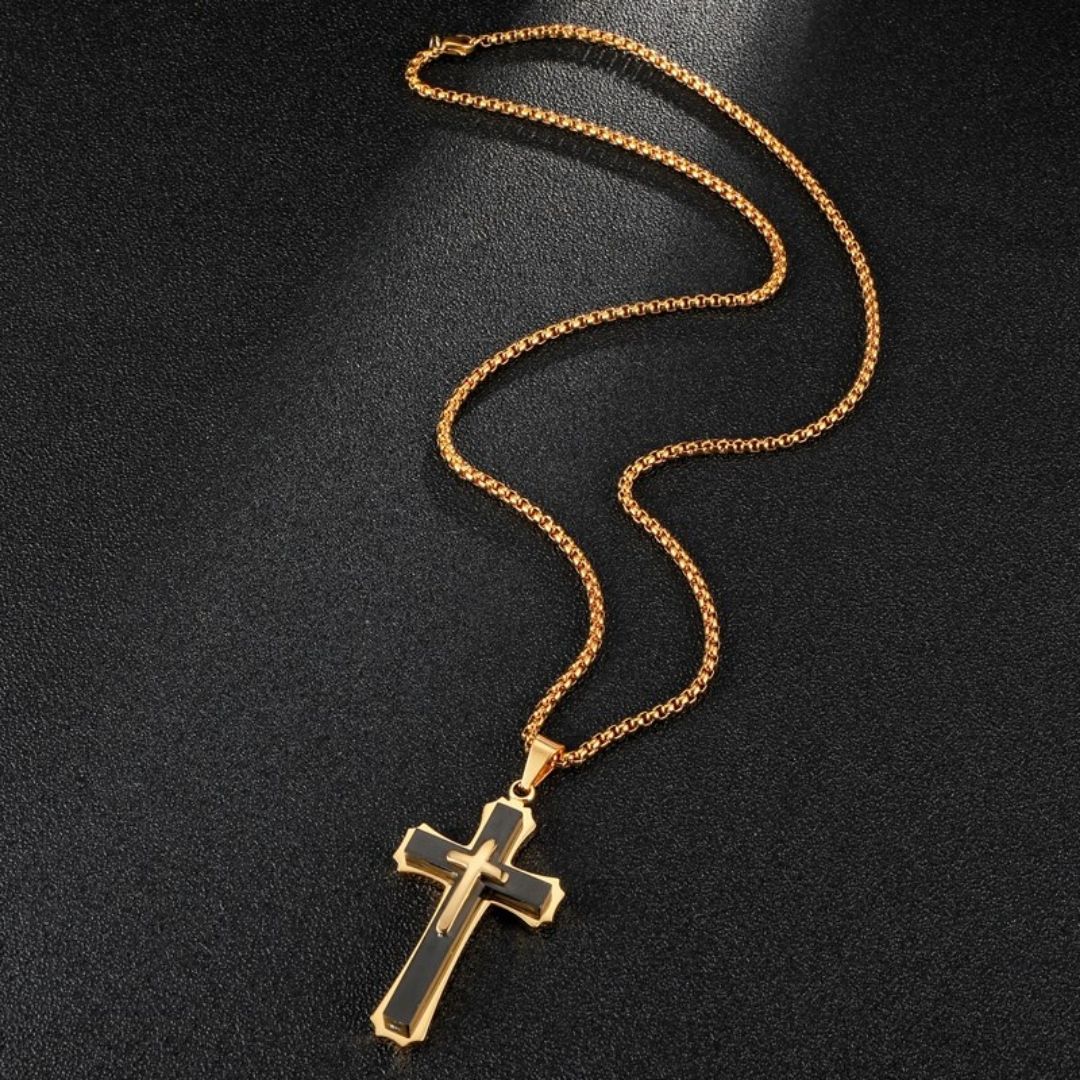 Crucifixo premium, colar masculino, moda masculina, crucifixo religioso, crucifixo moderno, fé cristã, religião, banhado a ouro 18, acessório premium,  semijoia de luxo, homem moderno, look masculino, acessórios masculinos, Jesus, Deus, semijoias