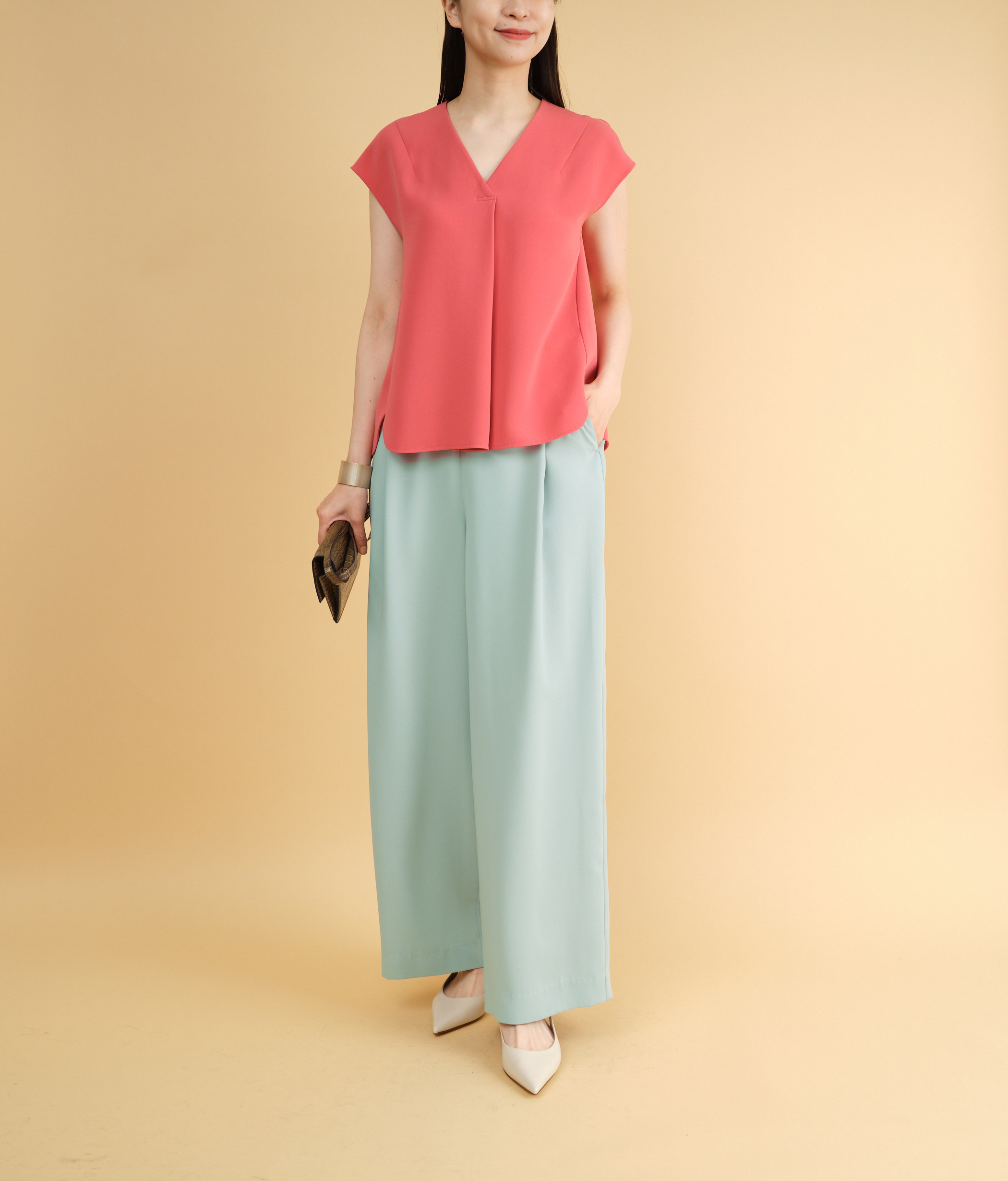 ライトクロスVネックブラウス - SOÉJU online store｜上質な大人の女性 